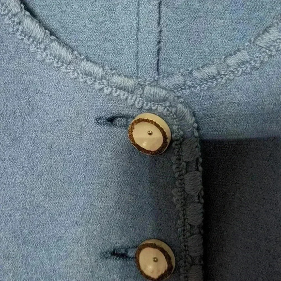Women's Gottstein virgin wool jacket beautiful blue w carved buttons fancy hem - Picture 2 of 6